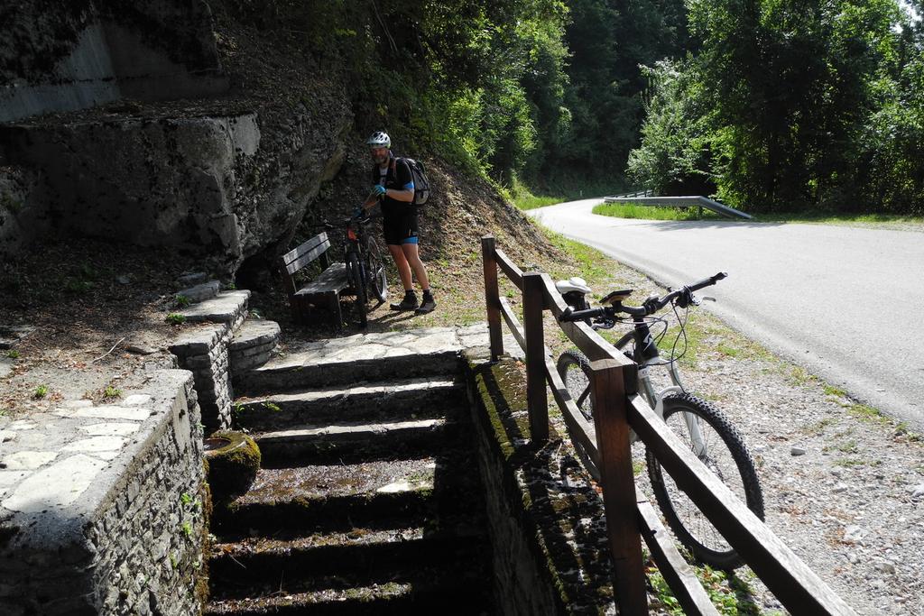 Wasserstelle bei der Auffahrt zum Grenzkamm