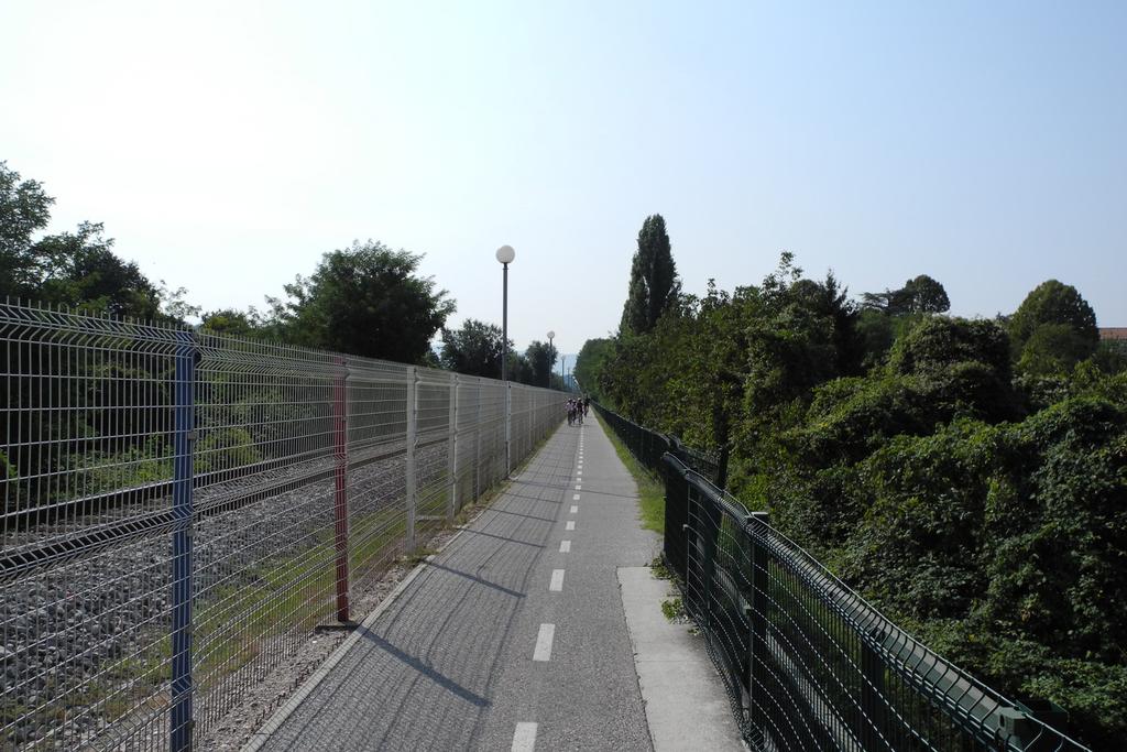 Radweg auf der Grenze