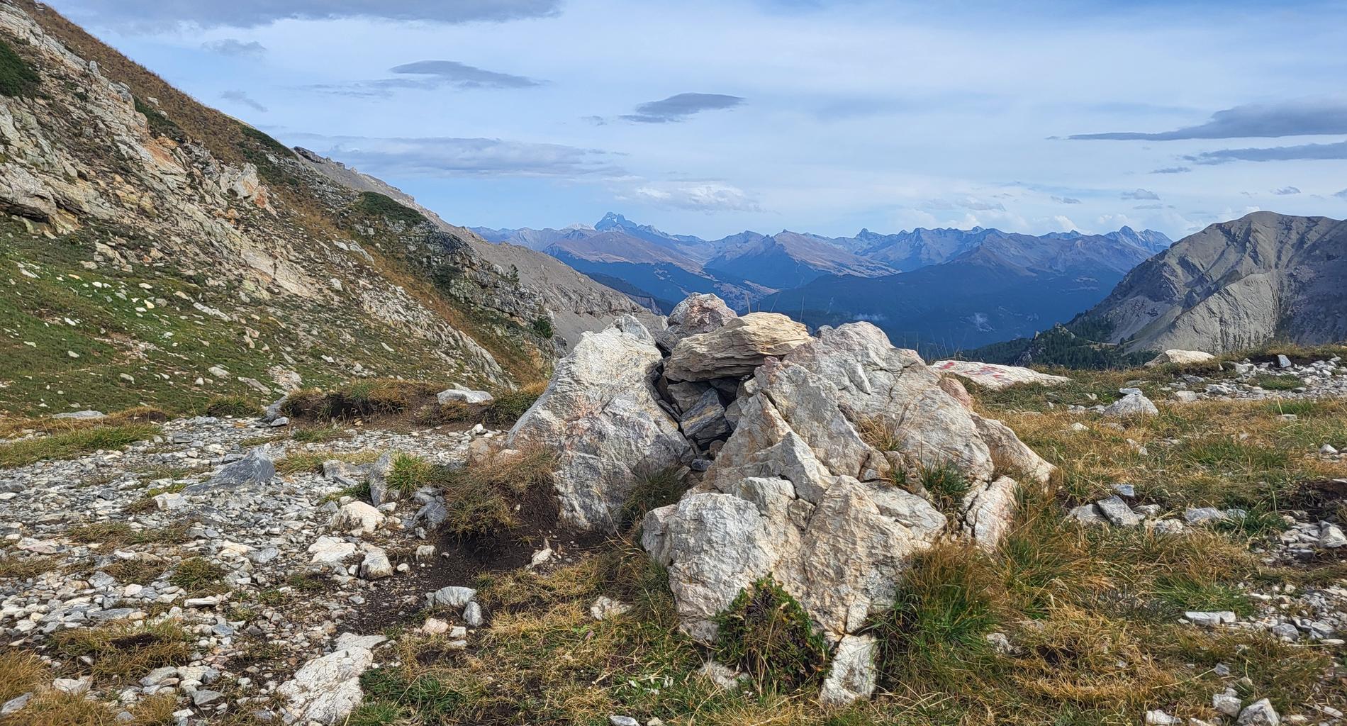 Col des Ayes (2477#160;m), mit Monviso Col des Ayes (2477#160;m), mit Monviso